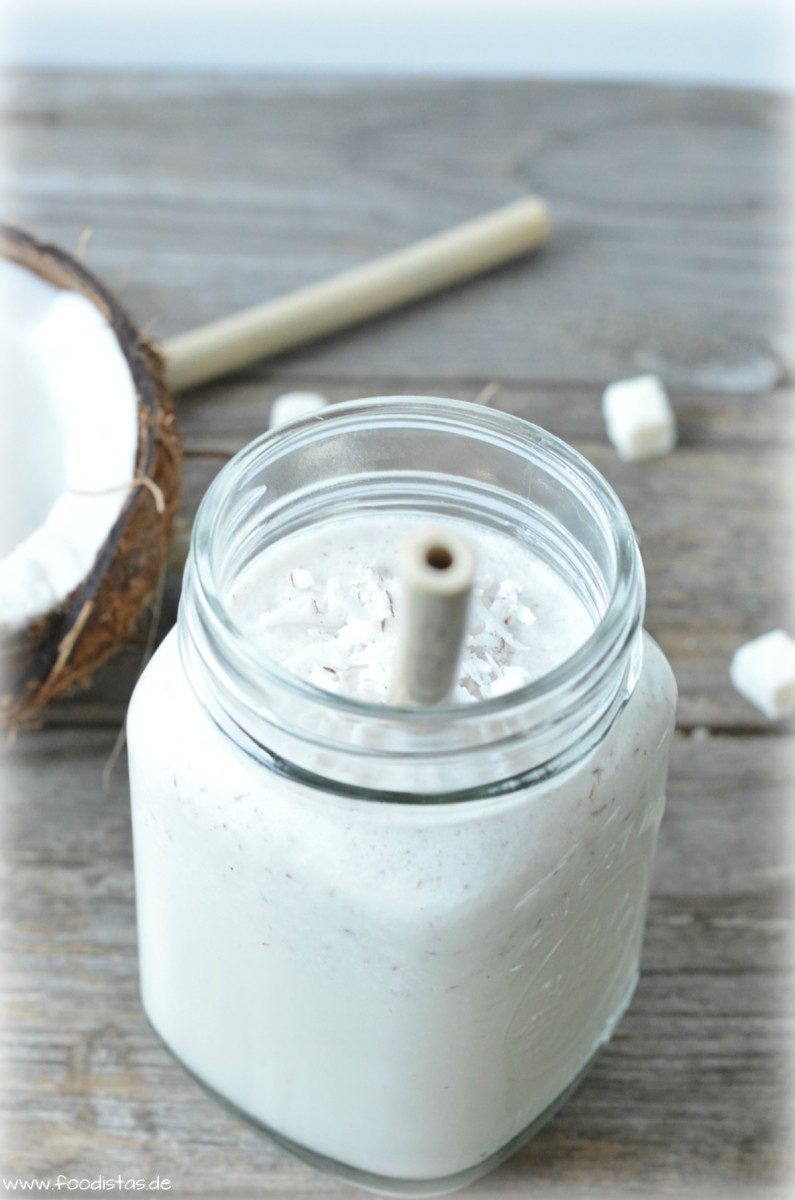 Kokosnuss Mandelmilch Smoothie › foodistas.de