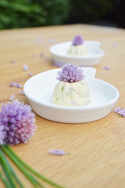 Schnittlauchblütenbutter-Beitragsbild
