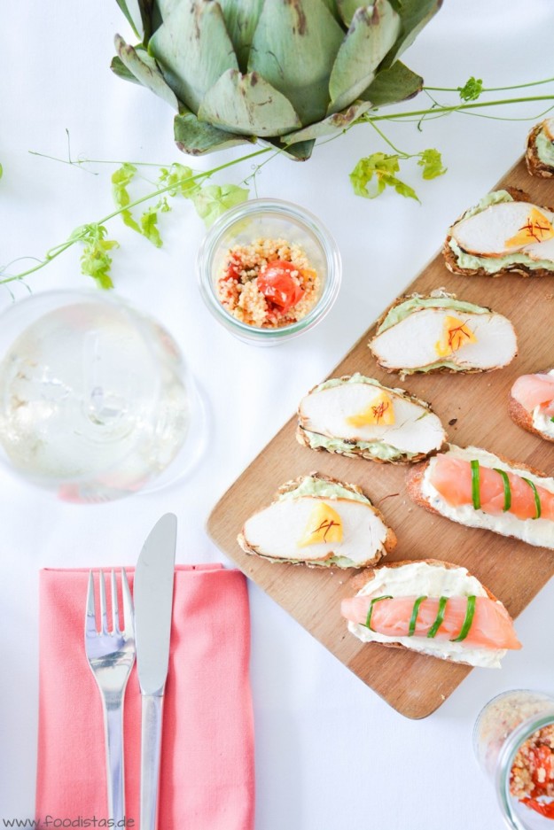 Zweierlei Crostini Avocadocreme, Zitronenhuhn Orangen-Chili-Mouse, Lachs