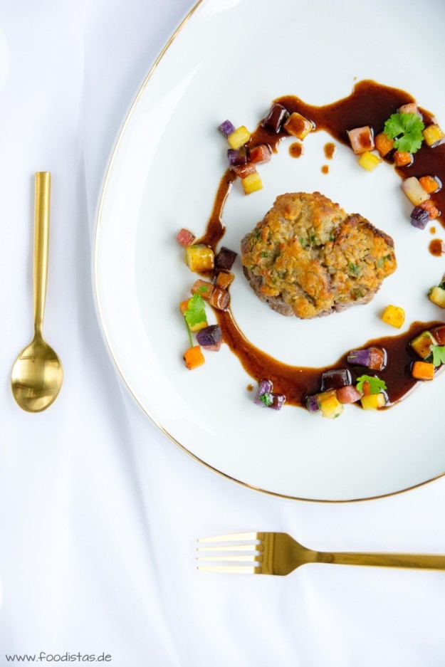 Rinderfilet mit Maronenkruste und bunten Kartoffeln