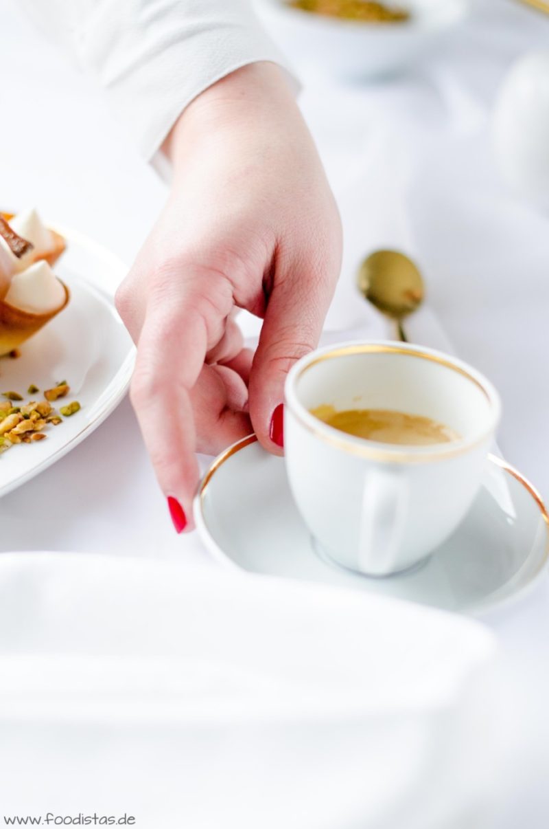 Pochierte Birne Rezept, Mascarponecreme, Weihnachtsdessert › foodistas.de