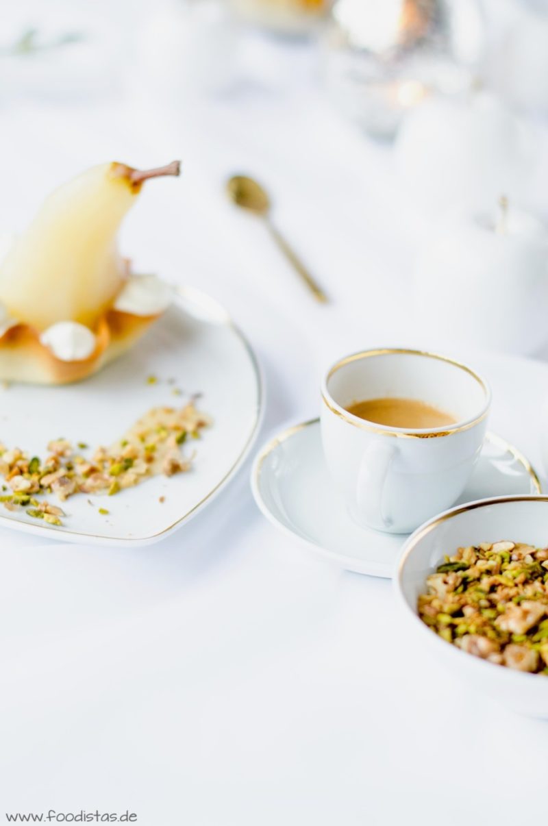 Pochierte Birne Rezept, Mascarponecreme, Weihnachtsdessert › foodistas.de