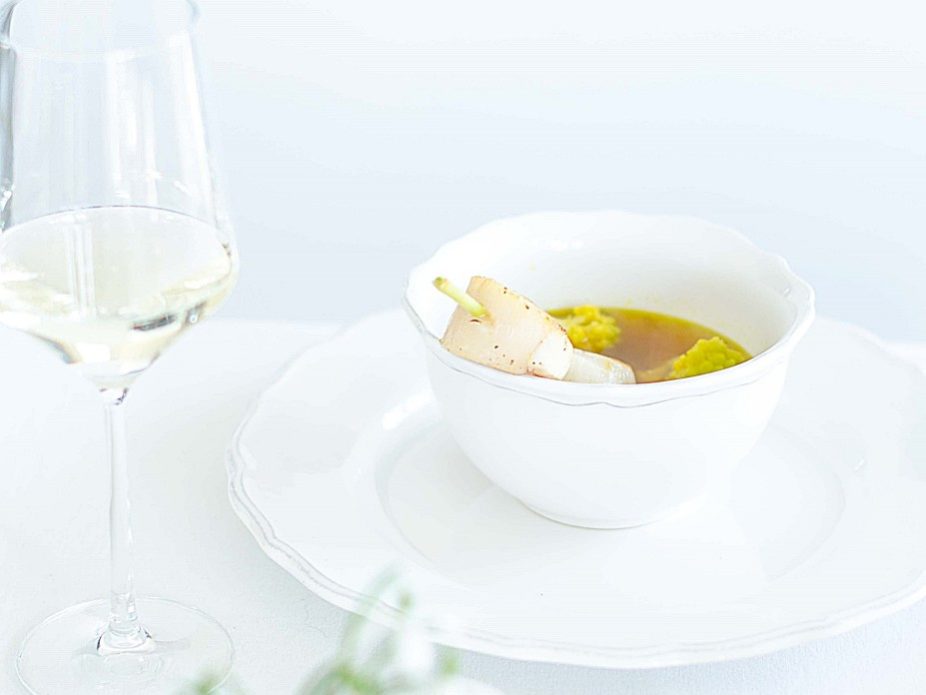 Zitronengrassuppe mit Jakobsmuscheln