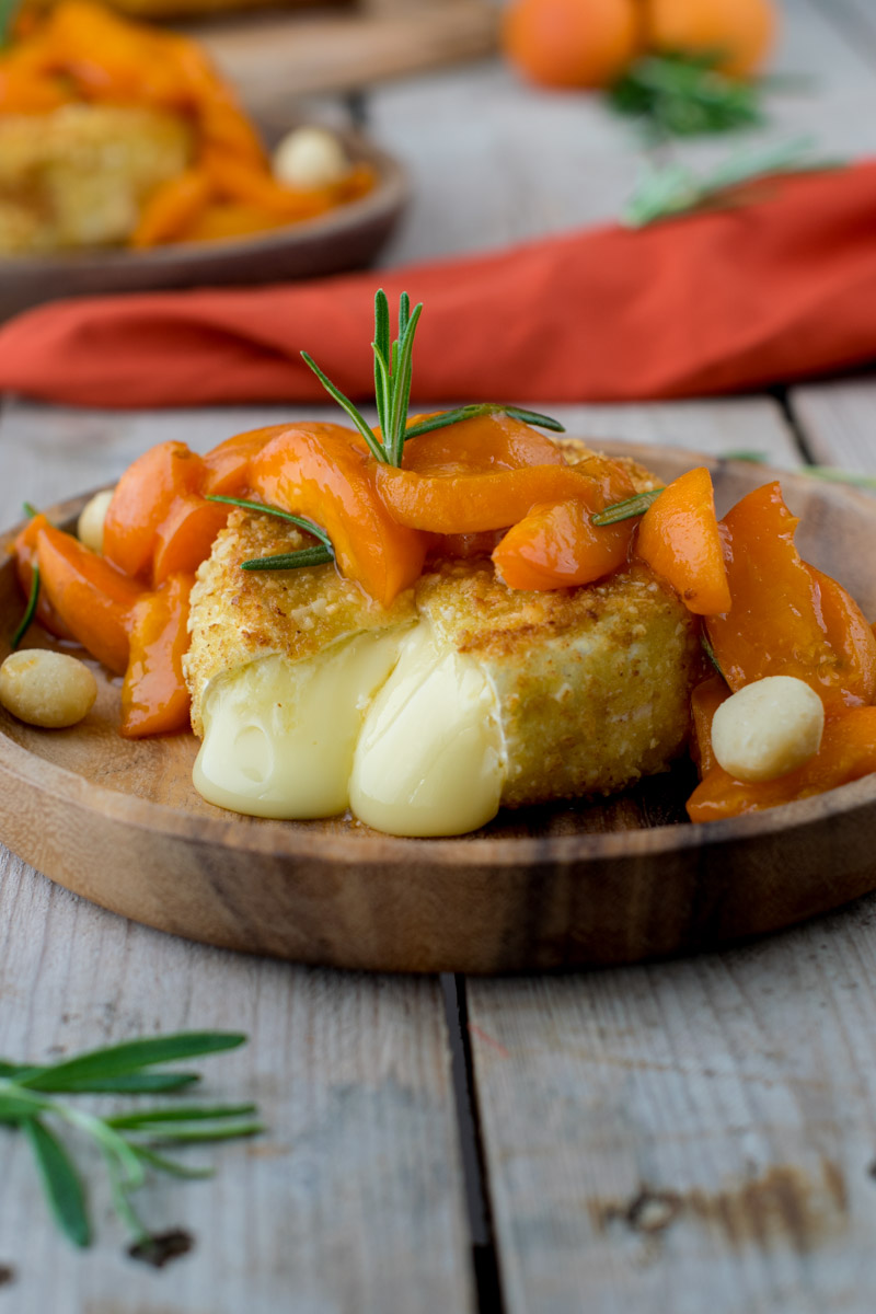 Camembert in Macadamiakruste › foodistas.de
