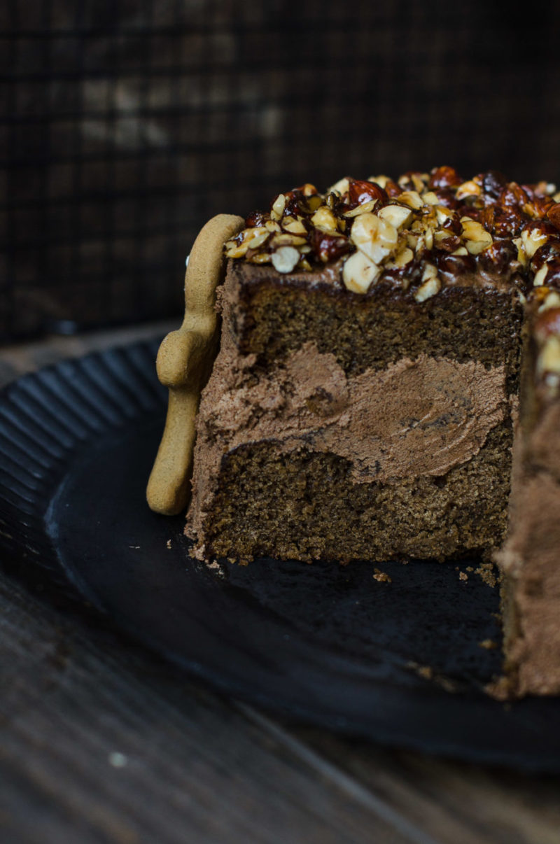Lebkuchentorte mit karamellisierten Haselnüssen, Schokoladen Ganache ...