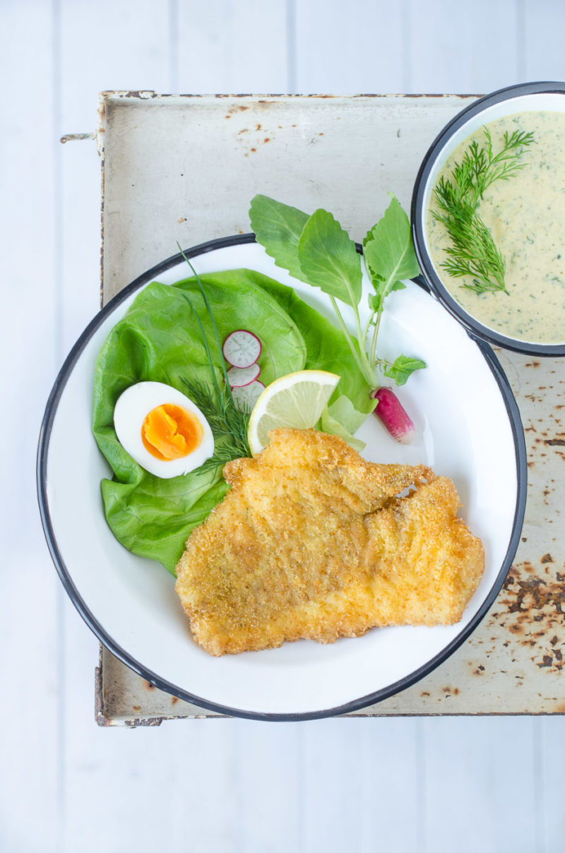 Knuspriger Backfisch Mit Selbstgemachter Remoulade, Fisch Ausbacken ...