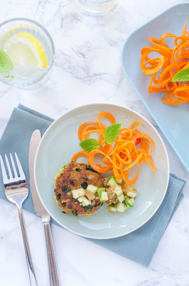 Kartoffel Spinat Taler mit Apfel Süßkraut Chutney toom Baumarkt