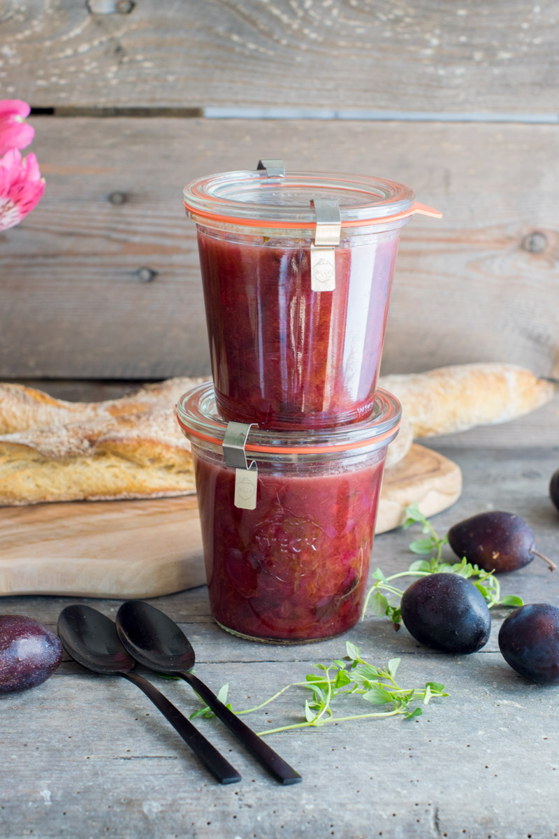 Pflaumen-Chutney auf Ziegenfrischkäse, › foodistas.de