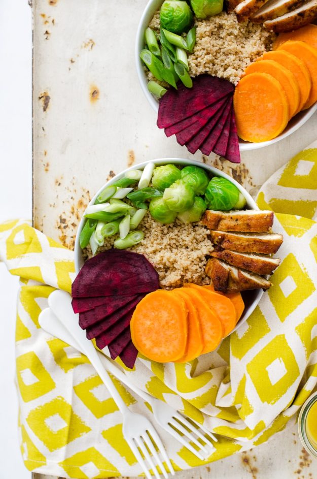 Rosenkohl Quinoa Bowl