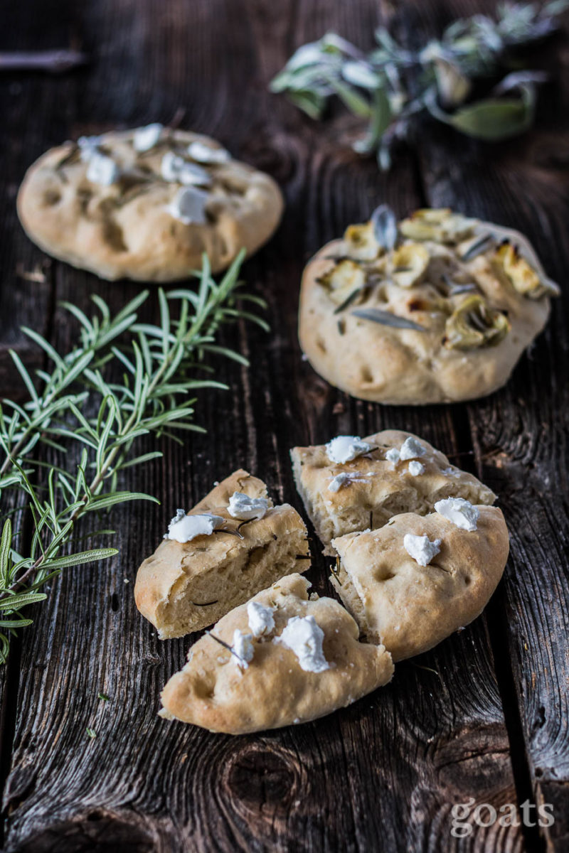 Hackfleischbällchen mit Tomaten-Sherry-Sauce und Kräuter-Fladenbrot ...