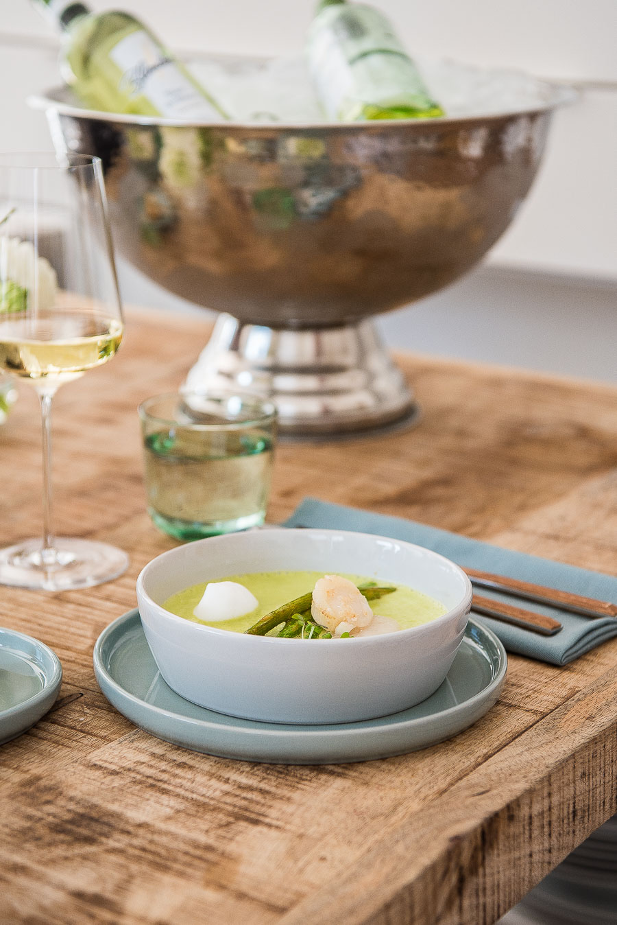 grüne Spargelcremesuppe Rezept, kochen mit Jakobmuscheln › foodistas.de