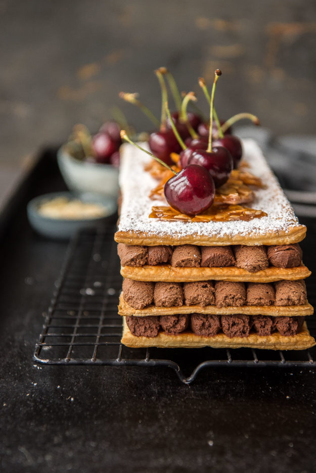 Foodistas Millefeuilles mit Schokolade und Kirschen
