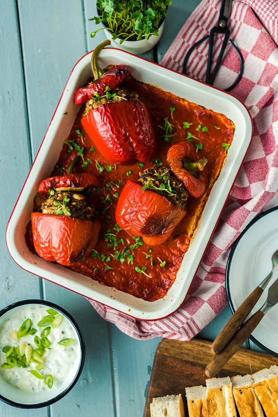 Gefullte Paprika Mit Hackfleisch Feta Cashewkernen Wildreis Und Foodistas De