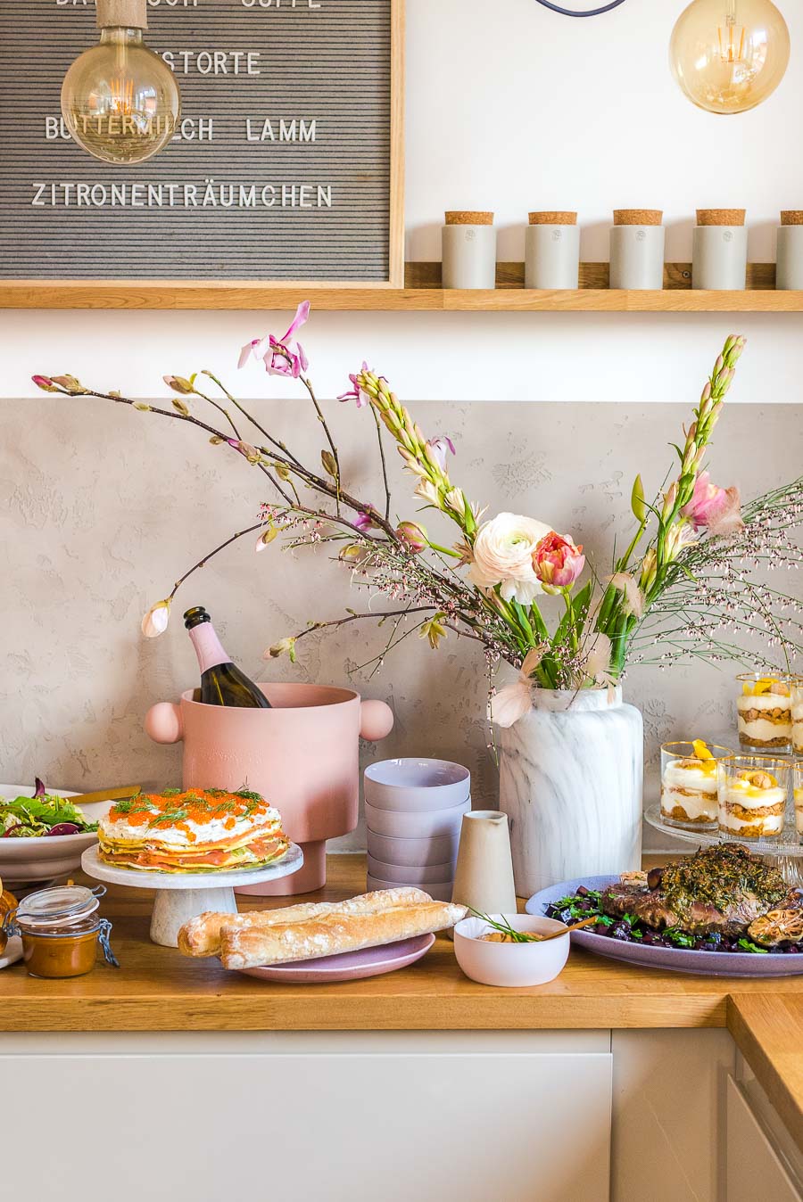 Oster-Brunch Crêpes-Torte, geschmorte Lammkeule, Bärlauchsüppchen ...