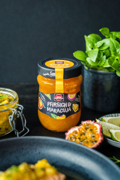 Mit Konfitüre glasierter Lachs dazu lauwarmer Spargelsalat › foodistas.de