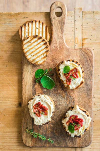 Crostini mit getrockneten Tomaten und Bohnencreme Rezept, Vorspeise ...