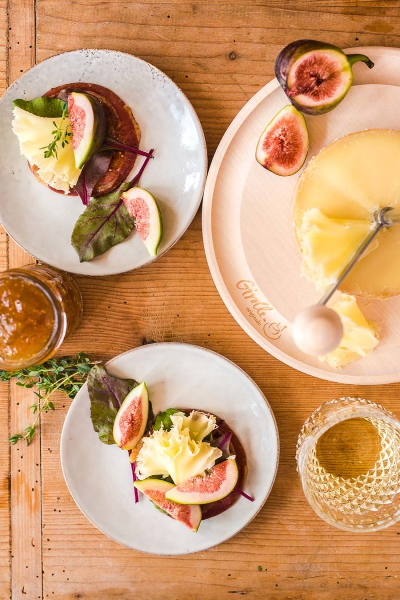 Amuse-bouche mit Tête de Moine AOP, Feigen und Pancetta, Vorspeise ...