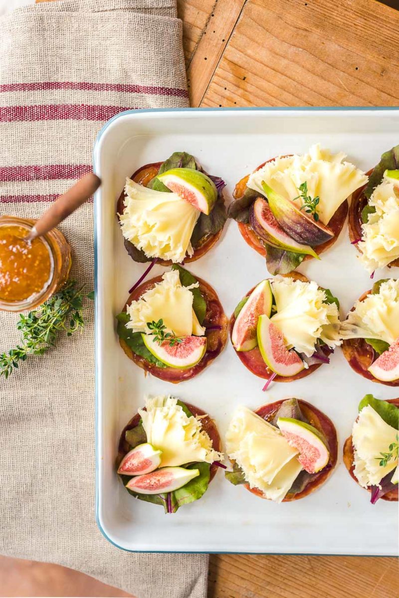 Amuse-bouche mit Tête de Moine AOP, Feigen und Pancetta, Vorspeise ...