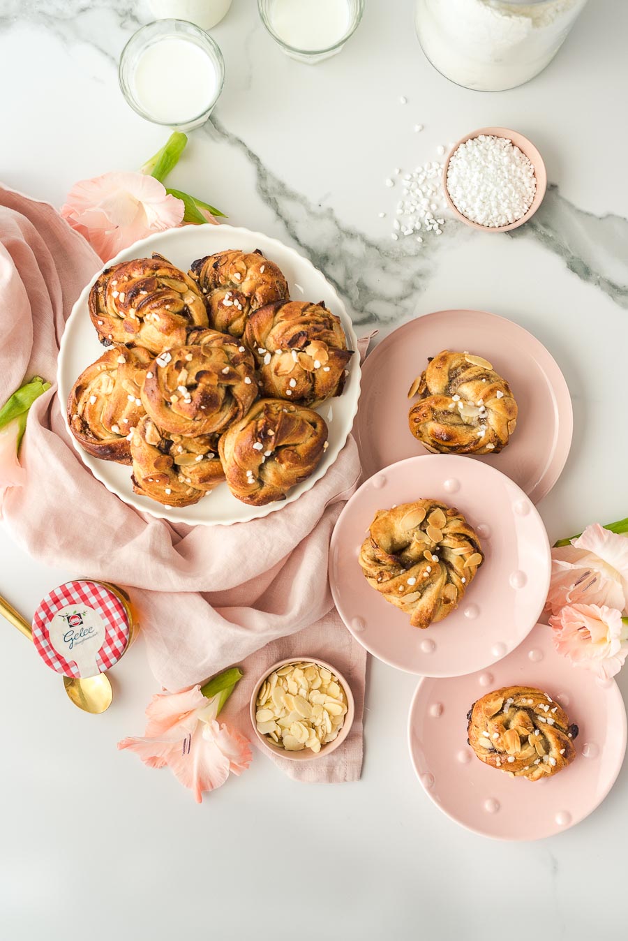 Quitten Mandels Buns, Rezepte mit Schwartau Konfitüre › foodistas.de
