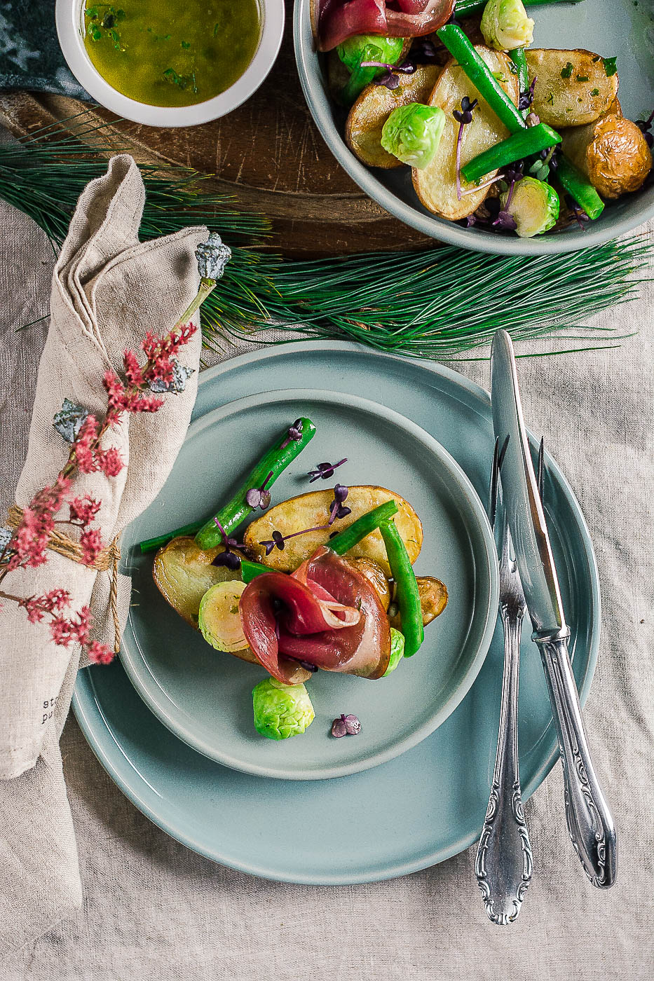 Lauwarmer gerösteter Kartoffelsalat mit geräucherter Entenbrust ...