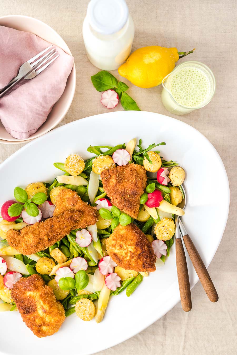 gemischter Spargelsalt mit Schnitzeln