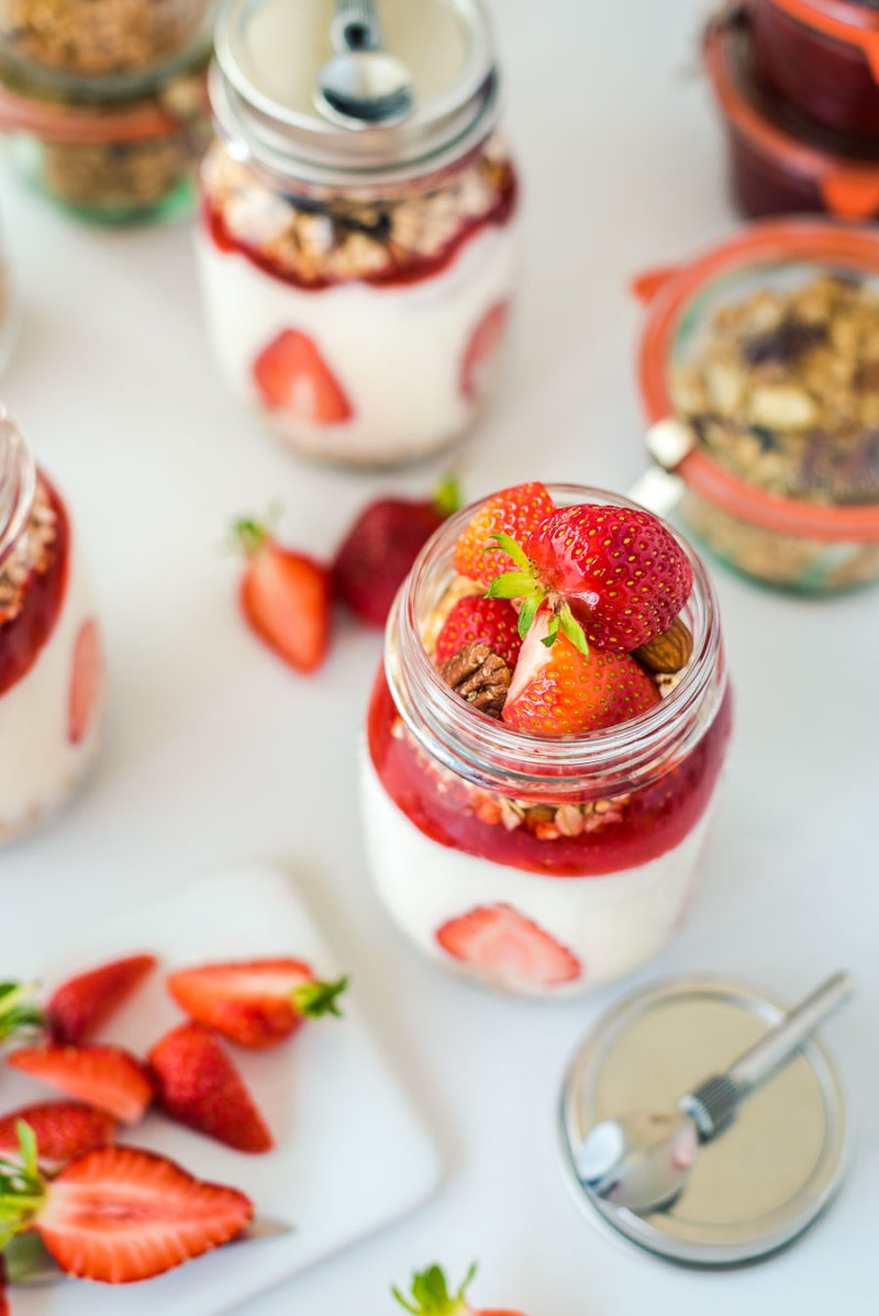 Selbstgemachtes Granola Rezept, dazu Erdbeer-Tonkabohnen-Aufstrich ...