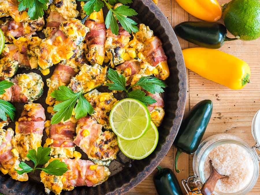 Mit Cheddar gefüllte Pimientos