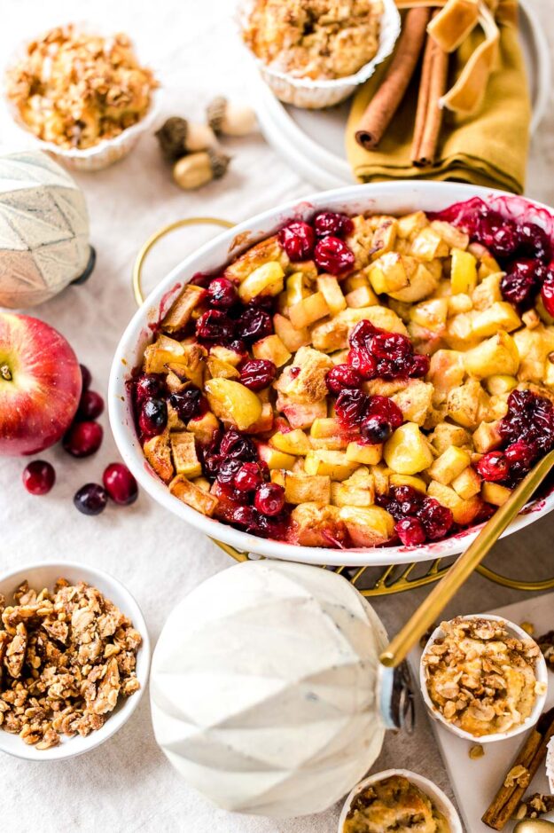 French Toast Auflauf mit Cranberries und Äpfeln