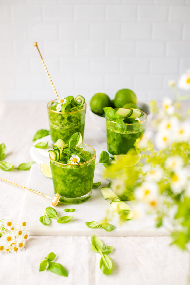 Ananas-Basilikum-Granita mit Sekt