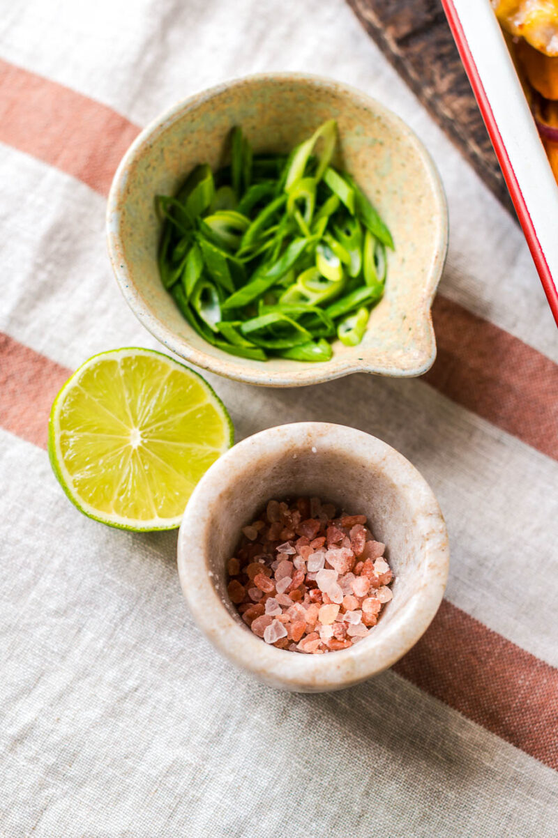 Rezept für Chili-Honig-Hähnchen mit Koriander-Joghurt › foodistas.de