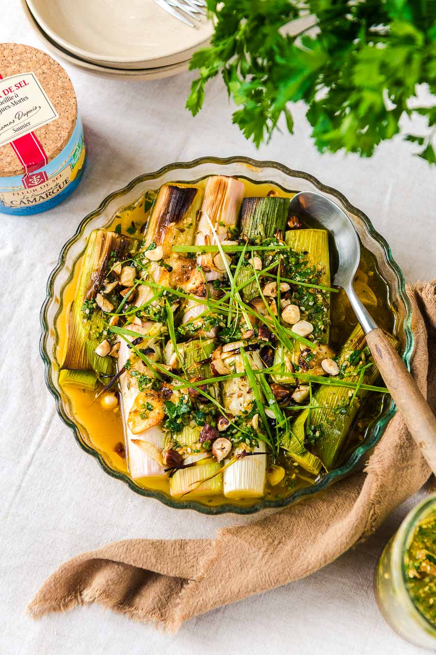 Geschmorter Lauch mit Misodressing und Haselnüssen, gesunde Rezepte ...